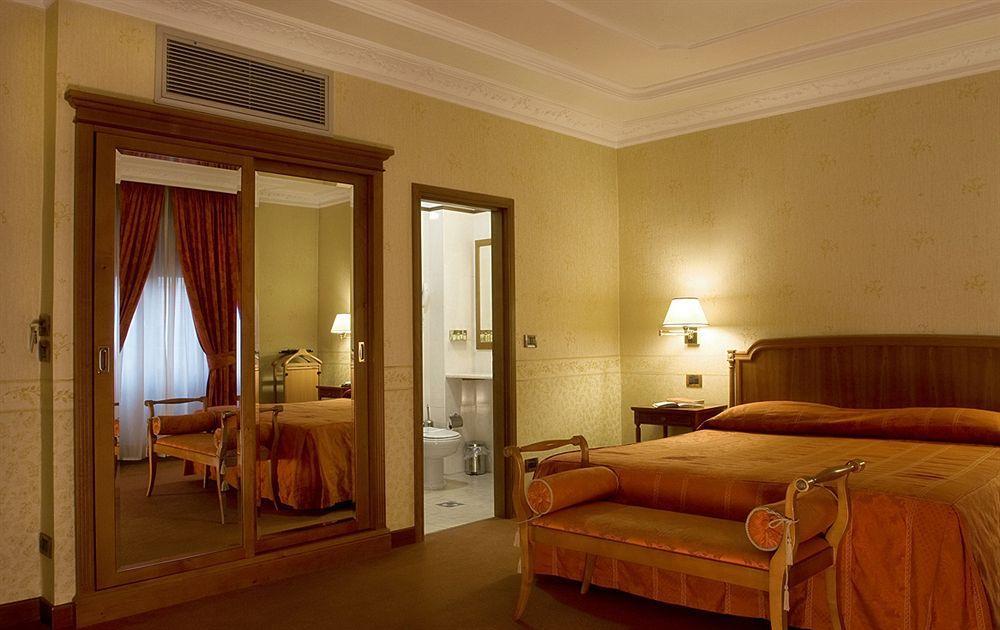 Strozzi Palace Hotel Florence Room photo