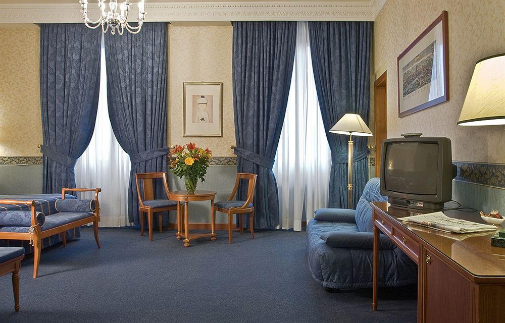 Strozzi Palace Hotel Florence Room photo